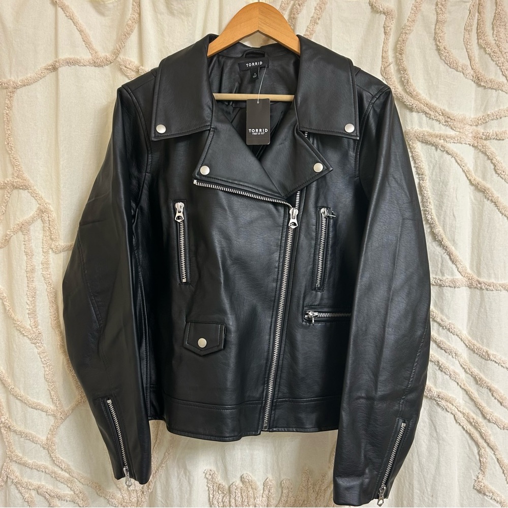 NWT Torrid Faux Leather Asymmetrical Moto Jacket in Black